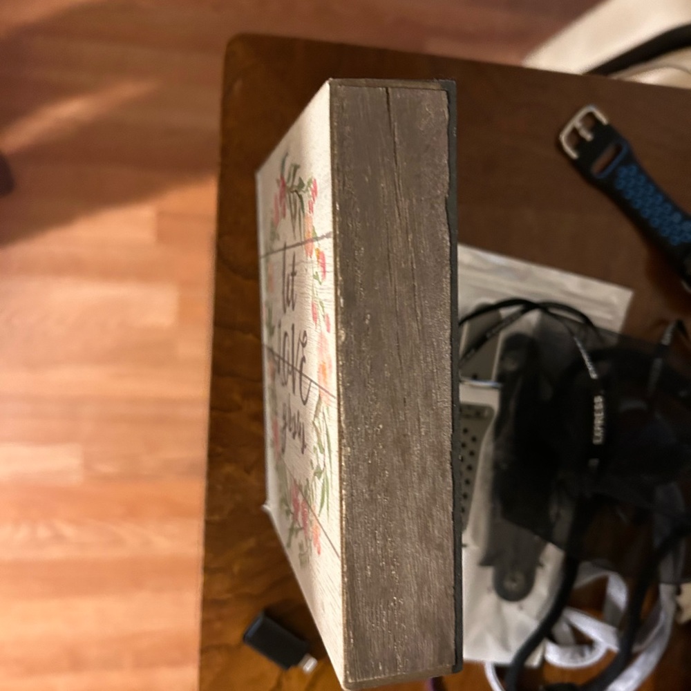 Decor - Picture 2 of 5